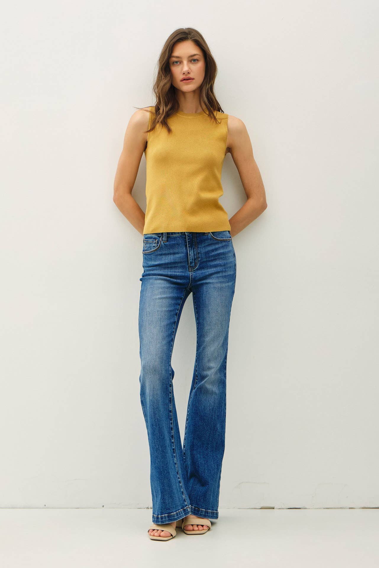 SLEEVELESS KNITTED TANK