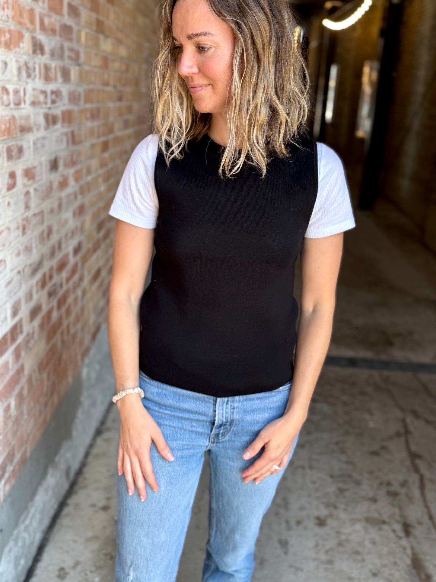 SLEEVELESS KNITTED TANK