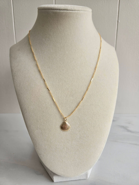 Spreading Sonshine Shell Necklace
